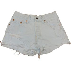 light wash 501 levi’s jean shorts